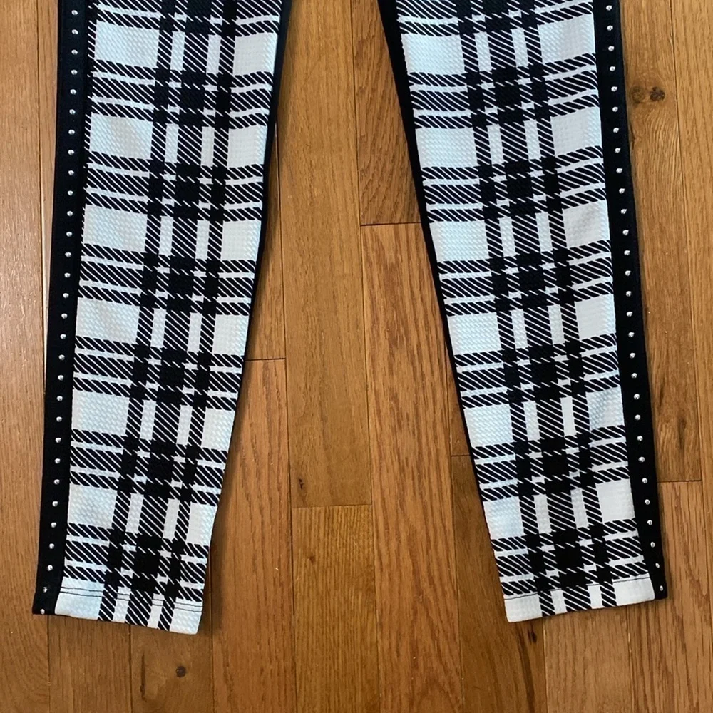 Frank Lyman Black White Ankle Pants Size 6 Woman’s Checkered